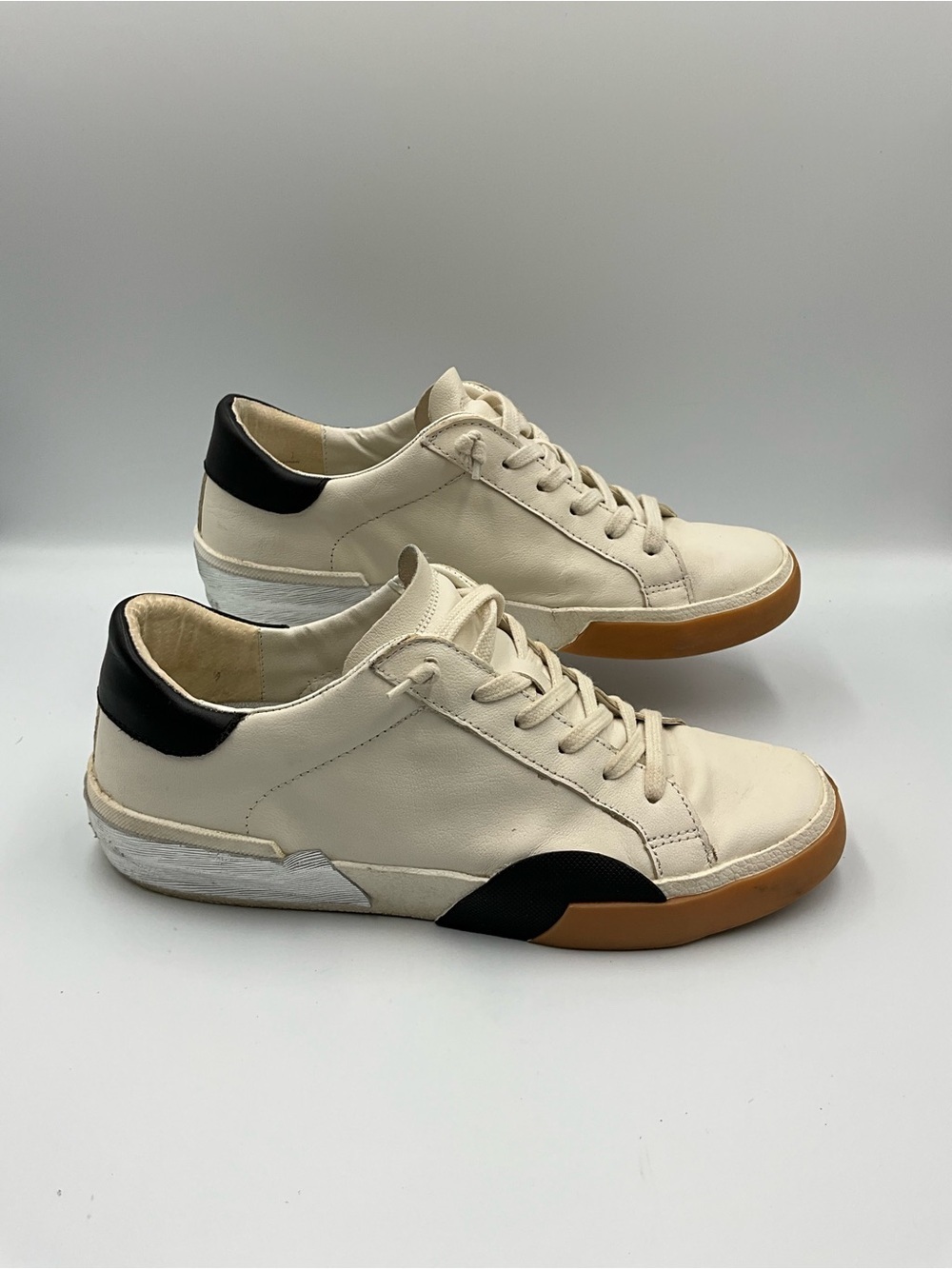 Dolce Vita Sneakers Size 7.5 Cream & Black Low-Top Sneakers with Gum Sole